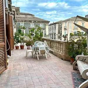 John Mary House Aeroporto di Catania Fontana Rossa